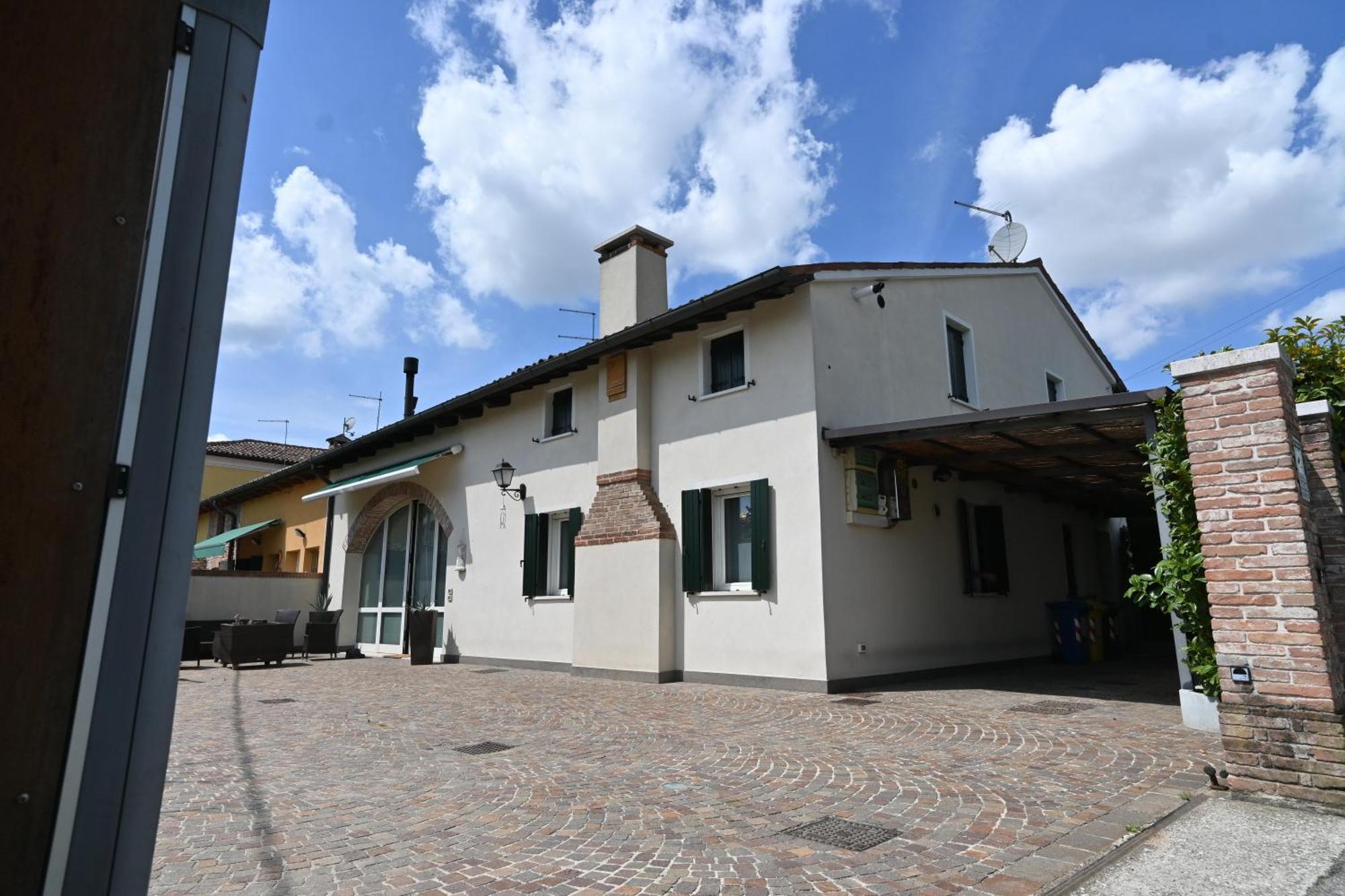 Ca Centosa Artistic House Villa Storica Ristrutturata Con Patio E Giardino Cittadella Exterior foto
